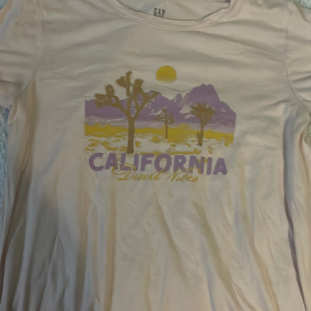 GAP tee. Worn twice. In great condition